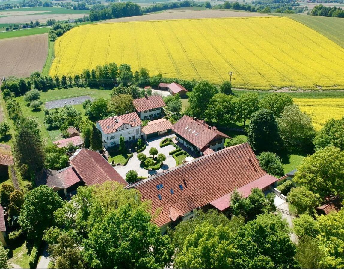 Gut Schwarz-N Hof Ferienwohnungen Bad Griesbach  Eksteriør billede